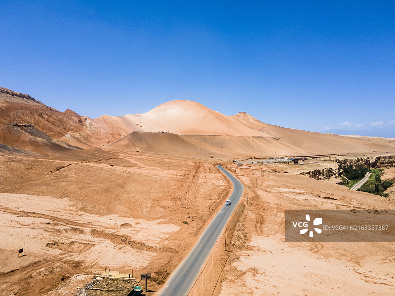 沙漠公路图片素材