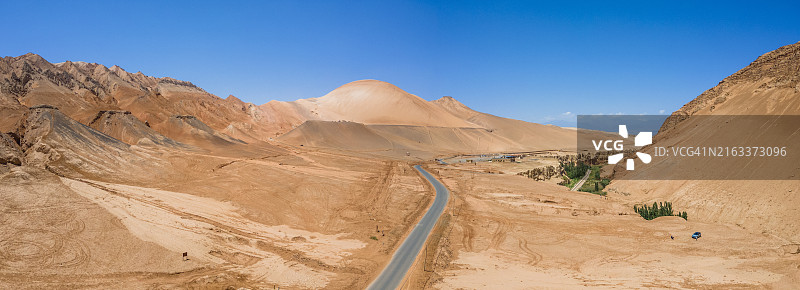 沙漠公路图片素材