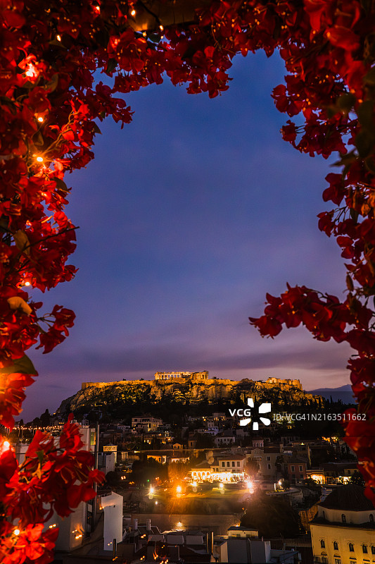 夜晚色彩鲜艳的雅典卫城图片素材