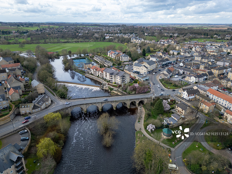 英国西约克郡韦瑟比集镇鸟瞰图图片素材