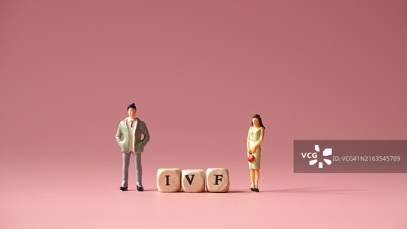 情侣进行体外受精（IVF）图片素材