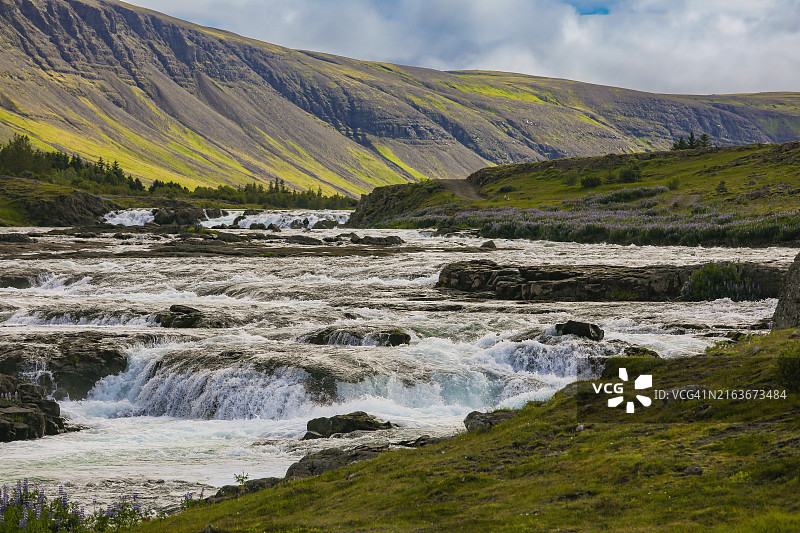 冰岛Laxá í Kjós河的壮丽瀑布图片素材