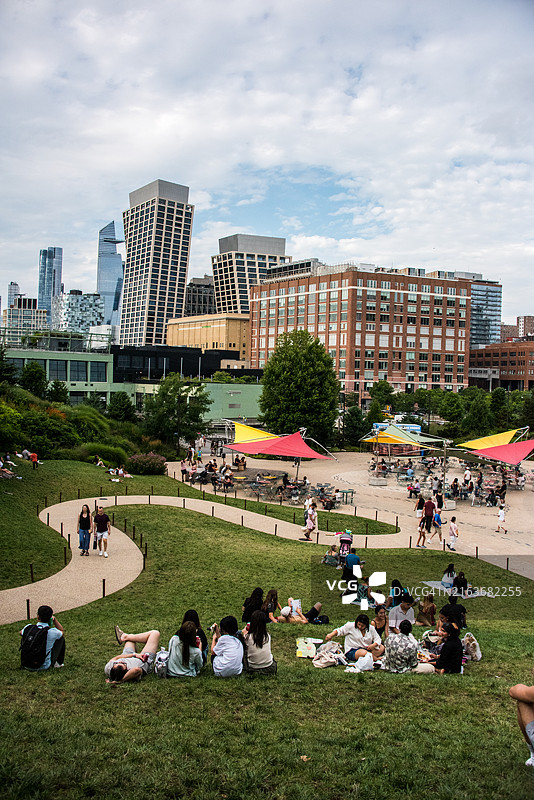 小岛公园与纽约市天际线图片素材