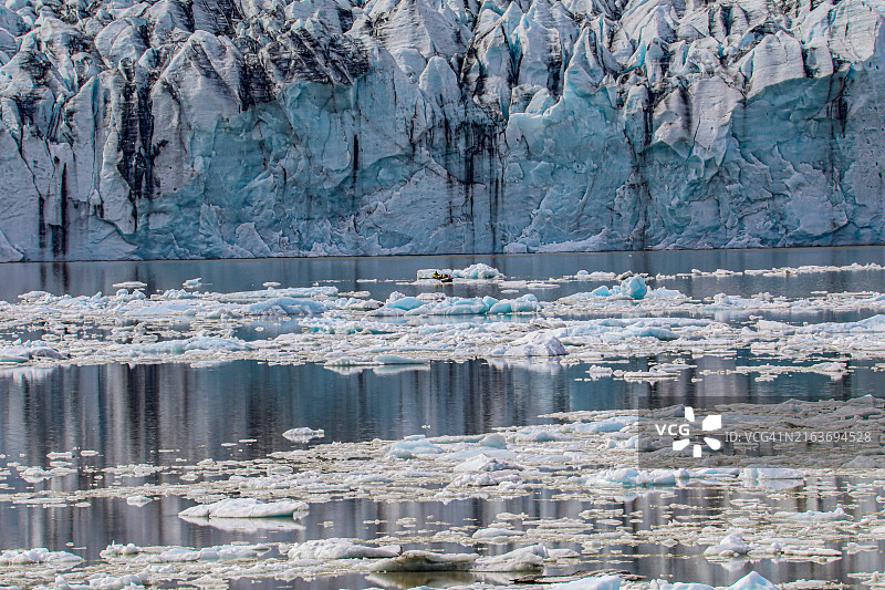 冰岛瓦特纳冰川国家公园菲亚德拉隆冰河湖冰山图片素材