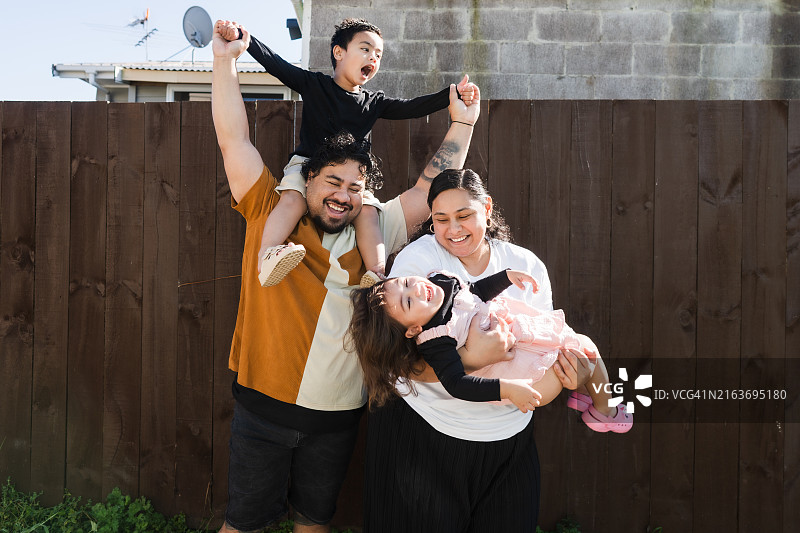 家庭亲子时光图片素材