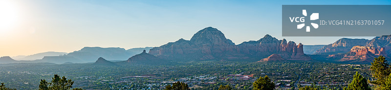 亚利桑那州塞多纳机场观景台的日落景色，美国图片素材