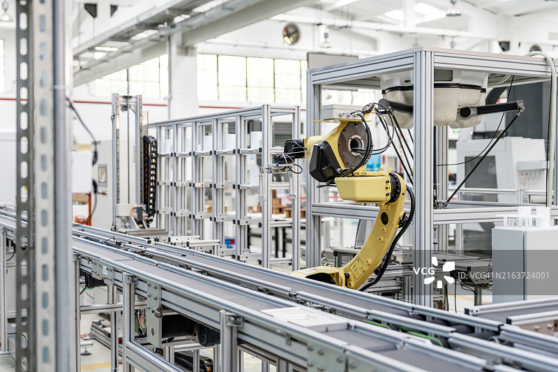 制造业中的机器人手臂图片素材