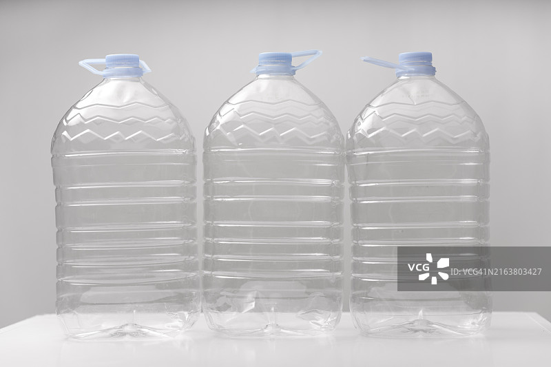 废弃塑料瓶回收图片素材