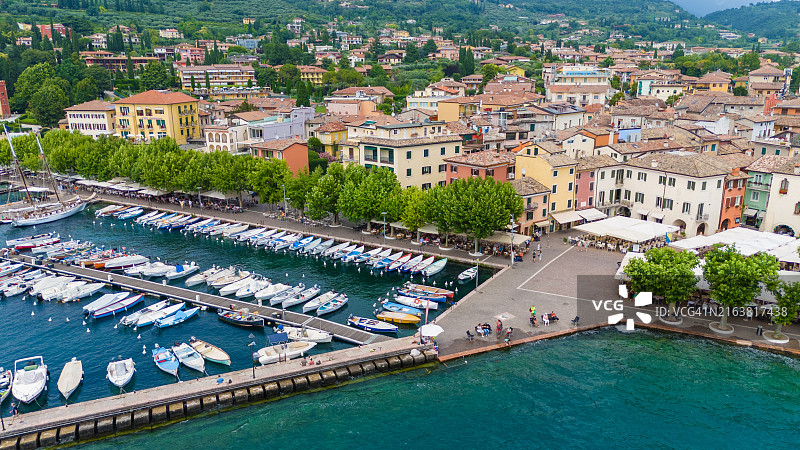 意大利加尔达湖的空中美景图片素材
