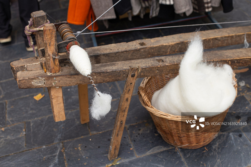 纺车和羊毛图片素材