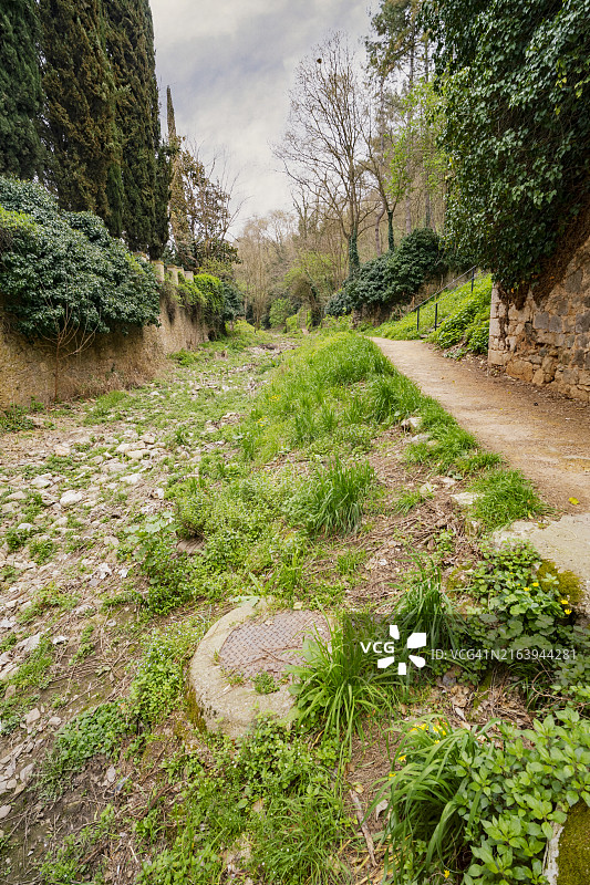 加泰罗尼亚干旱导致干涸的河床图片素材