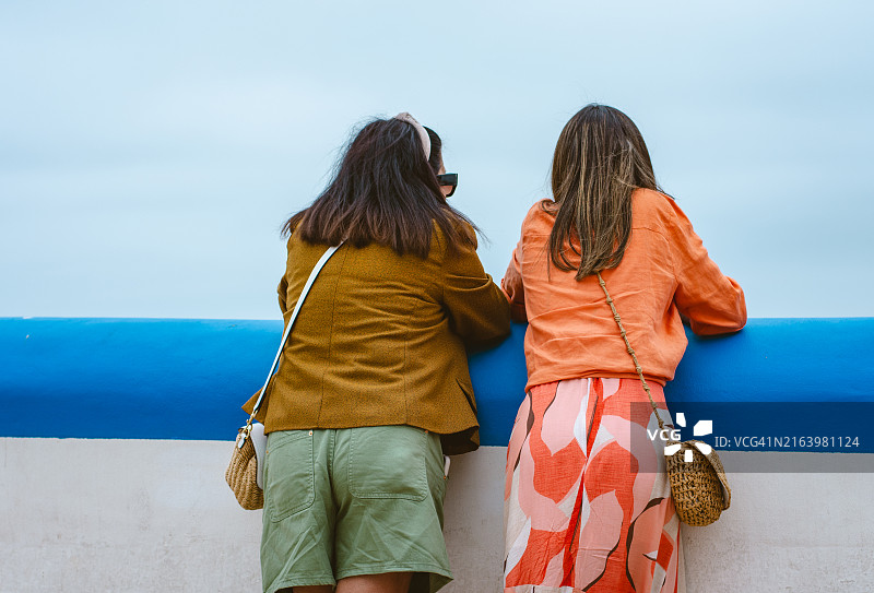 母女在埃里塞拉享受亲子时光图片素材