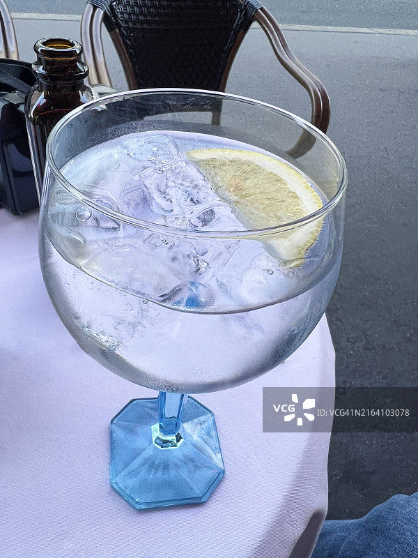 夏季柠檬金汤力图片素材