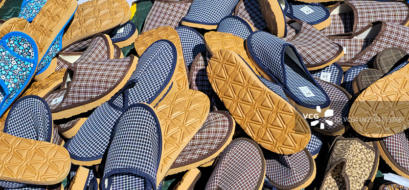 一堆拖鞋图片素材