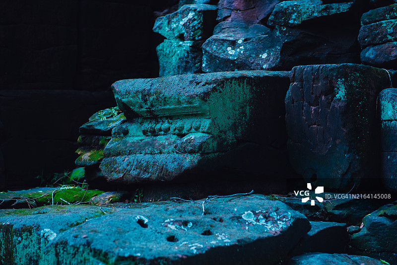 用于广告宣传的红土岩产品展示图片素材