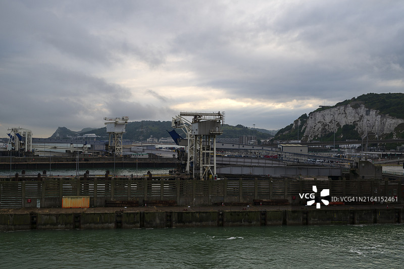 多佛的白色悬崖和港口图片素材