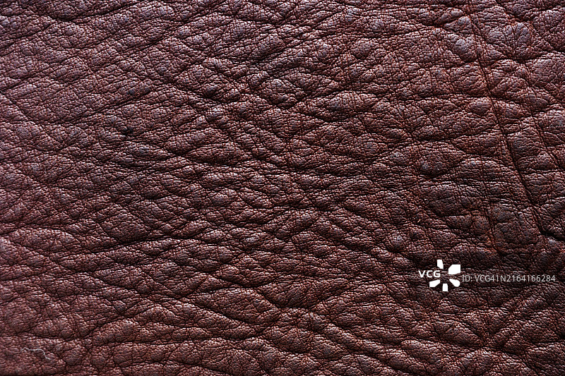 深棕色皮革纹理，显示背景的表面结构。高品质纹理图片素材