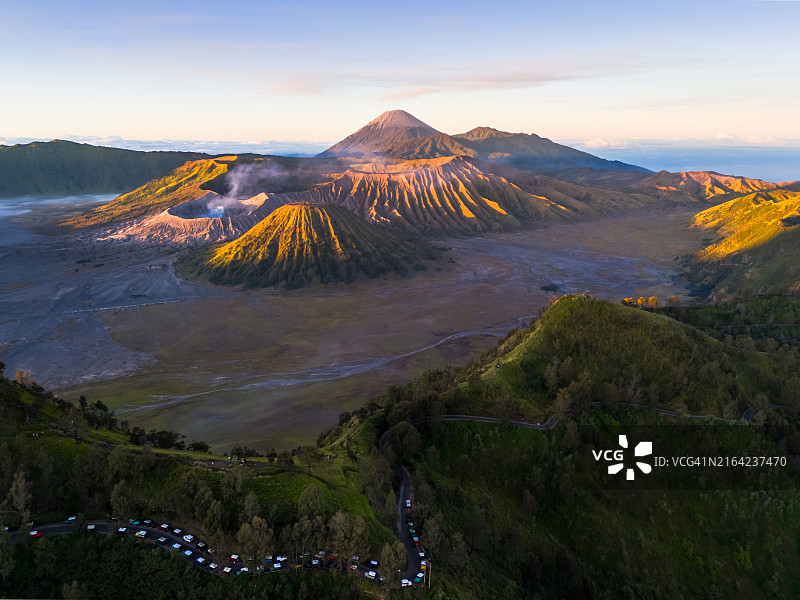 清晨的布罗莫腾格尔塞梅鲁国家公园航拍图片素材