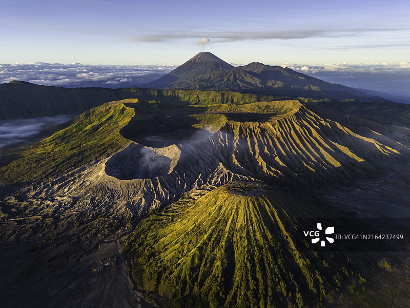 清晨的布罗莫腾格尔塞梅鲁国家公园航拍图片素材