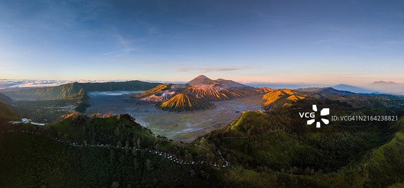 印度尼西亚东爪哇布罗莫火山国家公园鸟瞰全景图片素材
