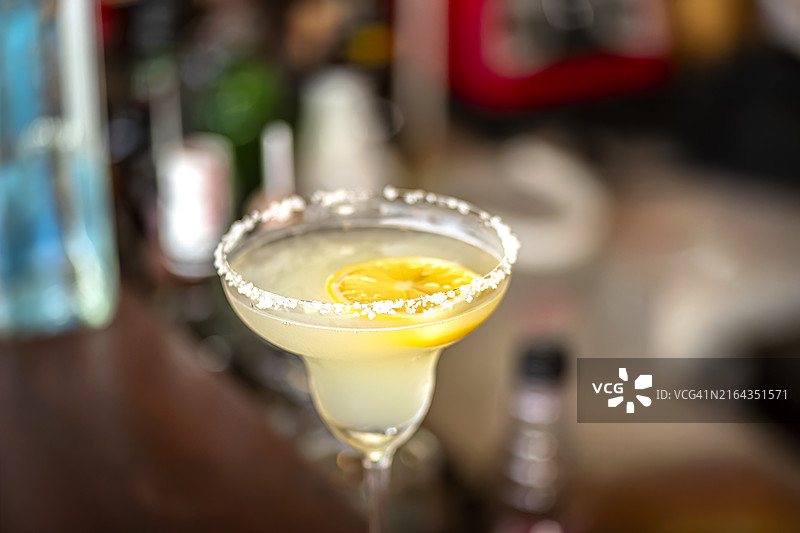 海滩酒吧的鸡尾酒图片素材