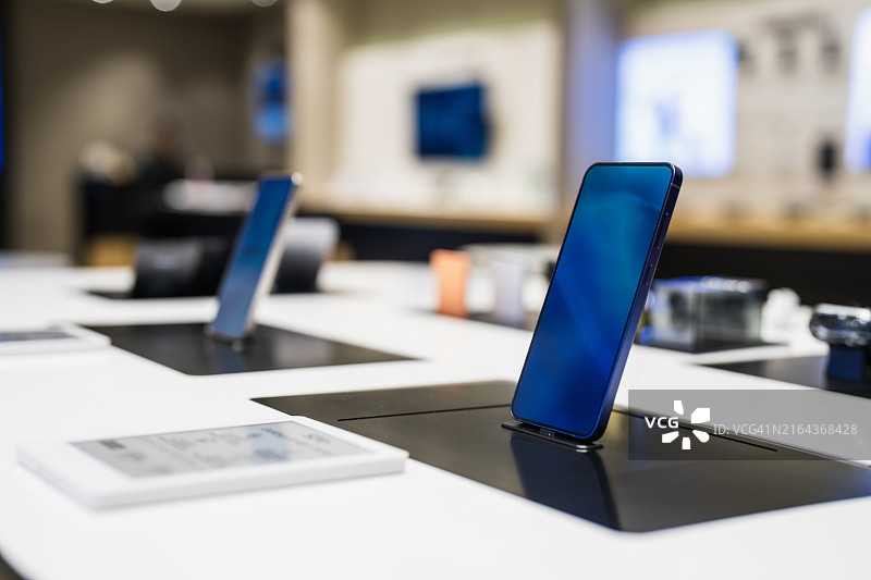 电子商店里的智能手机图片素材