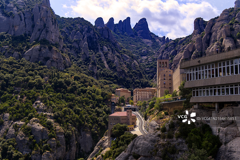 蒙特塞拉特山脉风光图片素材