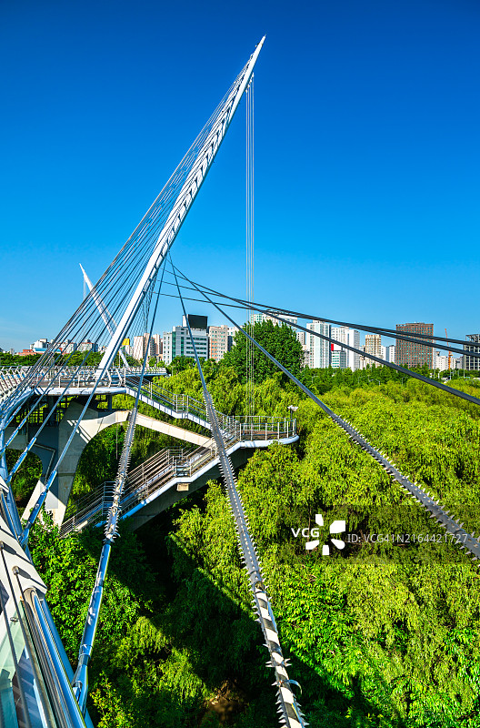 韩国首尔汝矣岛샛강生态公园的行人桥图片素材