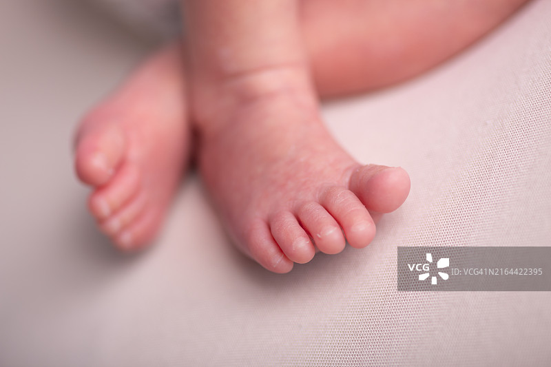 新生婴儿的脚趾图片素材