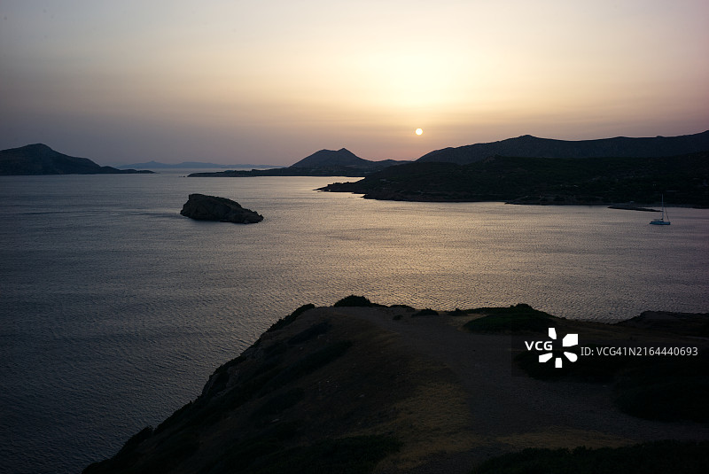 日落时大海对着天空的美景图片素材