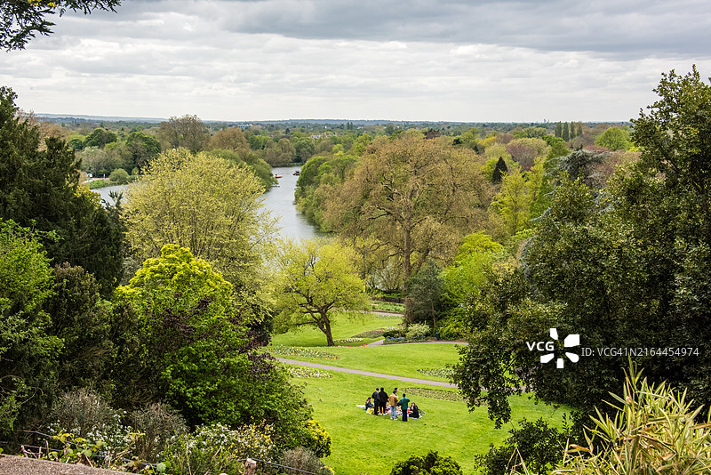 泰晤士河畔里士满山景观图片素材