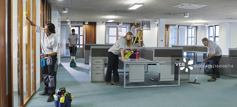 办公室深度清洁团队图片素材