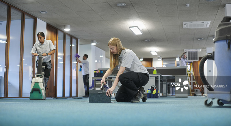 办公室深度清洁团队图片素材