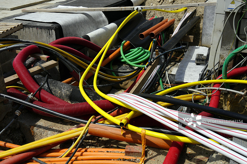 管道、电缆和管件图片素材