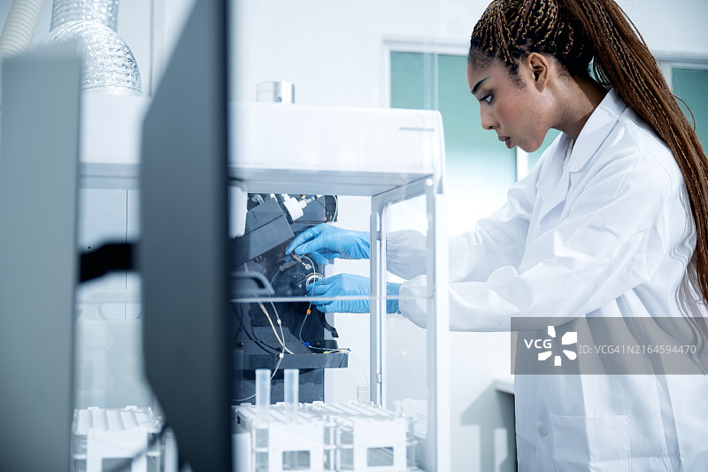 支持医疗保健行业的医药研究、开发和技术图片素材