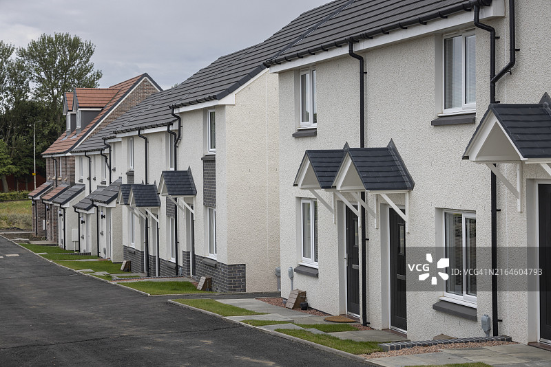 英国城市庄园中新建的一排房屋图片素材