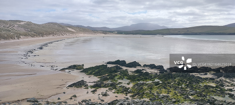 巴尔纳基尔湾的荒野海滩远景图片素材