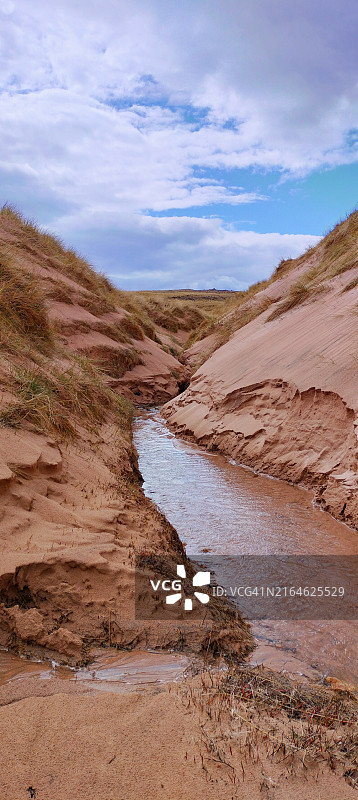 流向巴尔纳基尔湾的小溪图片素材
