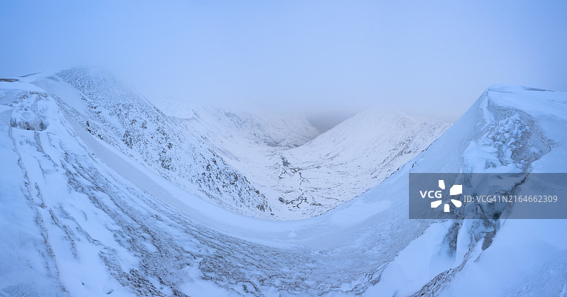 冬季的赫尔威林山：英国坎布里亚郡湖区图片素材
