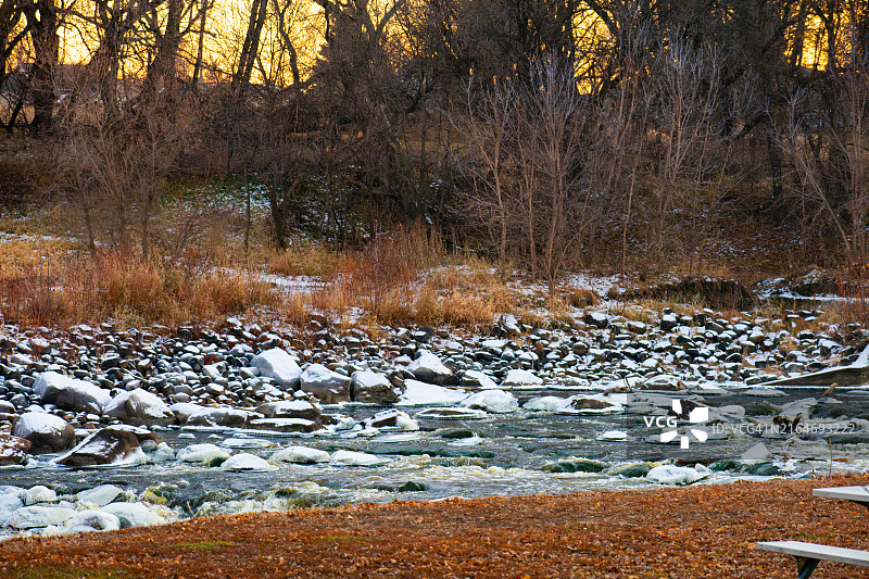 美国北达科他州法戈市冬季河流美景图片素材