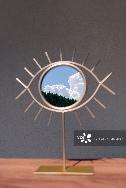 乌克兰森林景观与蓝色云朵之眼图片素材