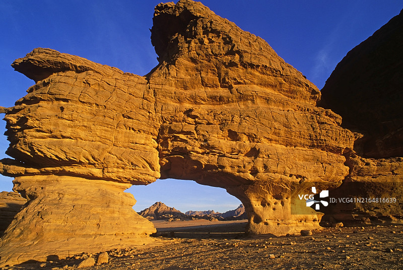 奇特的岩层，乍得的恩内迪高原图片素材