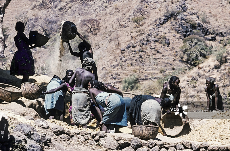 达尔富尔富尔部落的妇女，1978年图片素材