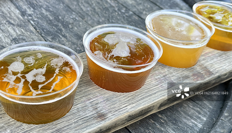 精酿啤酒品尝图片素材