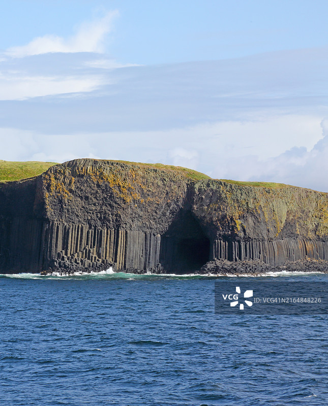 玄武岩海岸线与芬格尔岩洞，斯塔法岛，苏格兰。图片素材