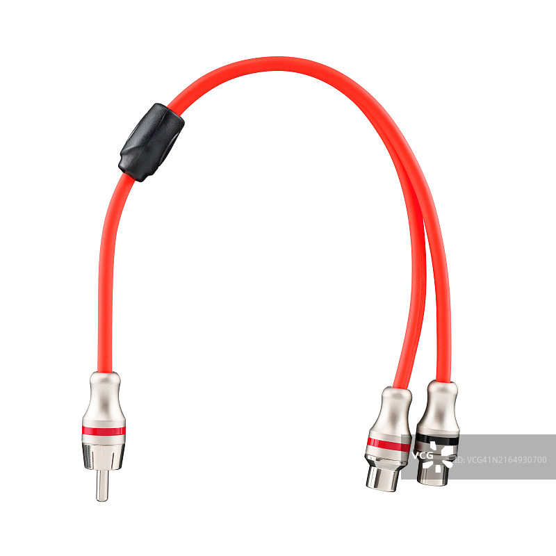 互连音频、视频电缆。红色聚氯乙烯绝缘电缆。连接电缆。声音技术。电子产品。白色背景上隔离图片素材