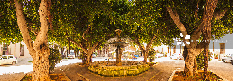 西西里岛马尔萨拉市政广场图片素材