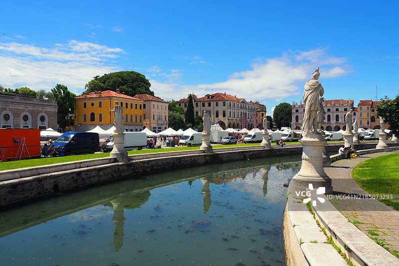 瓦莱广场草地：圣安东尼奥纪念日，6月13日图片素材