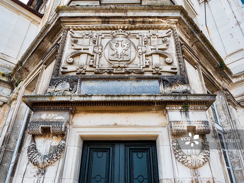 法国勃艮第地区的唐莱城堡图片素材