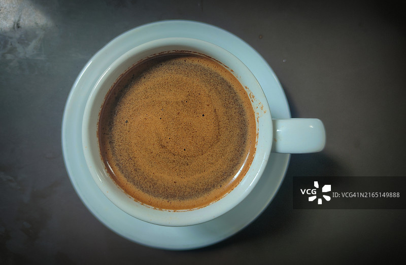 白色咖啡杯中的热咖啡图片素材